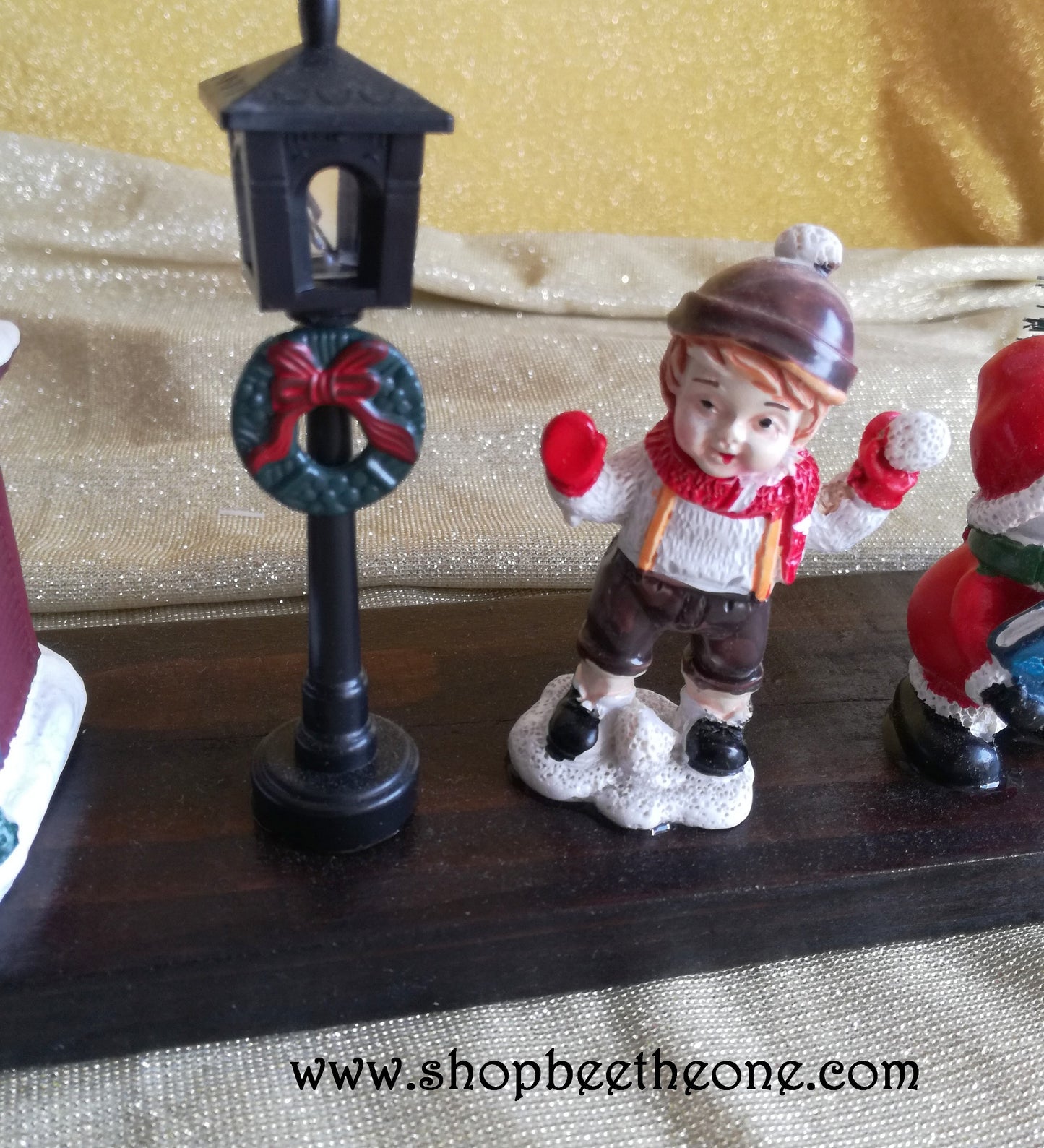 Grand panneau de bois "Village de Noël" avec figurines lumineuses- Surcyclage/Upcycling - Marque Zambara