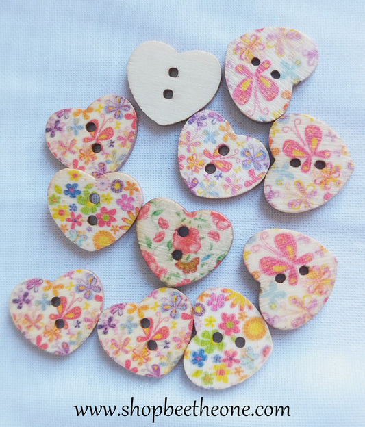 Bouton Petit Coeur "Papillons et fleurs multicolores" en bois façon vintage - 17 mm - 4 modèles