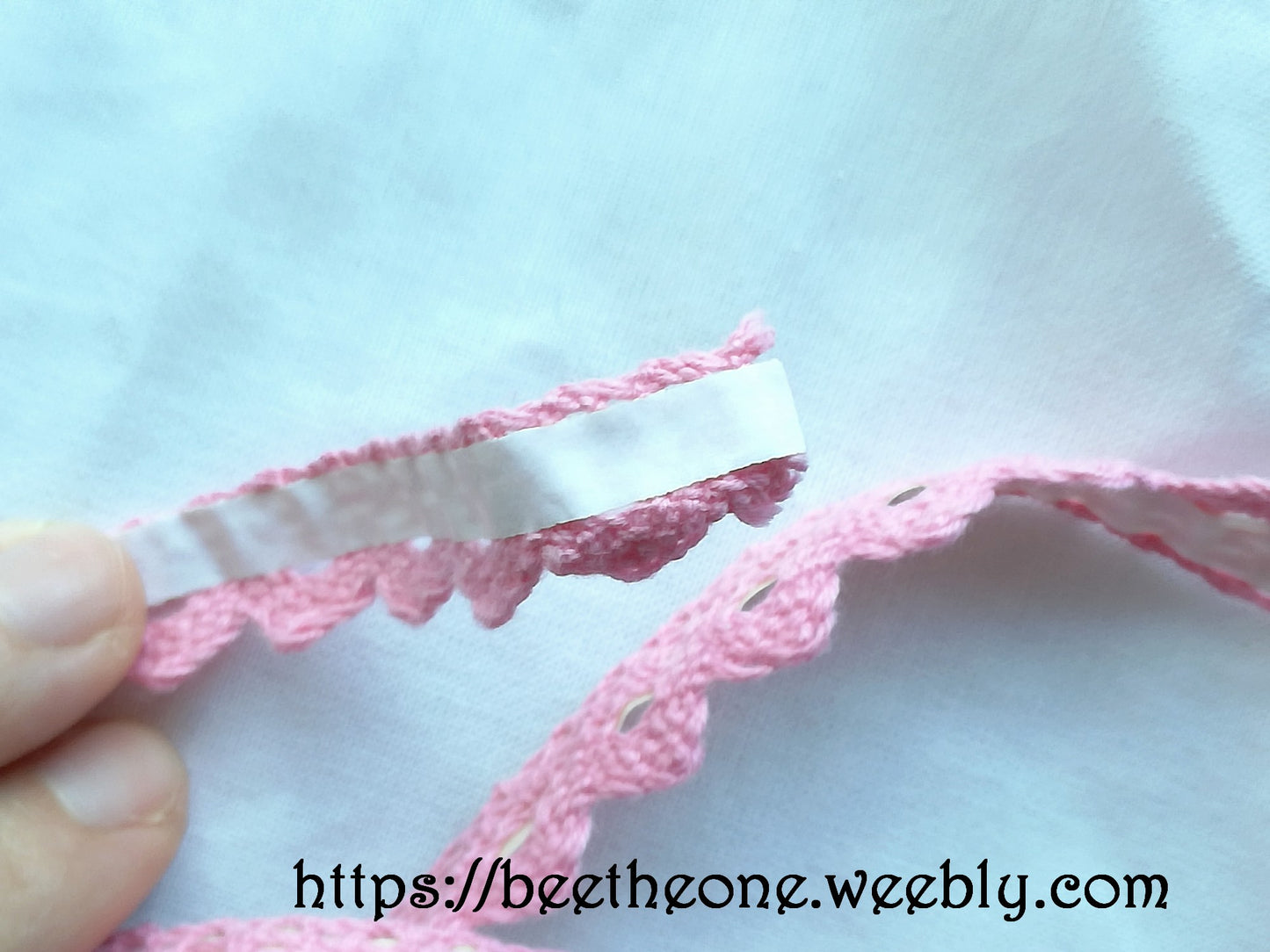 Ruban Dentelle coton à coller - 12 mm x 1 m - Rose clair