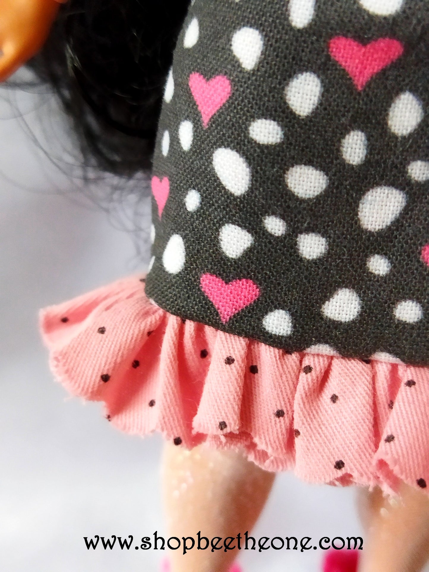 Robe courte "Coeurs et pois" en coton pour poupées L.O.L Surprise! O.M.G - Collection Saint Valentin - par Bee the One