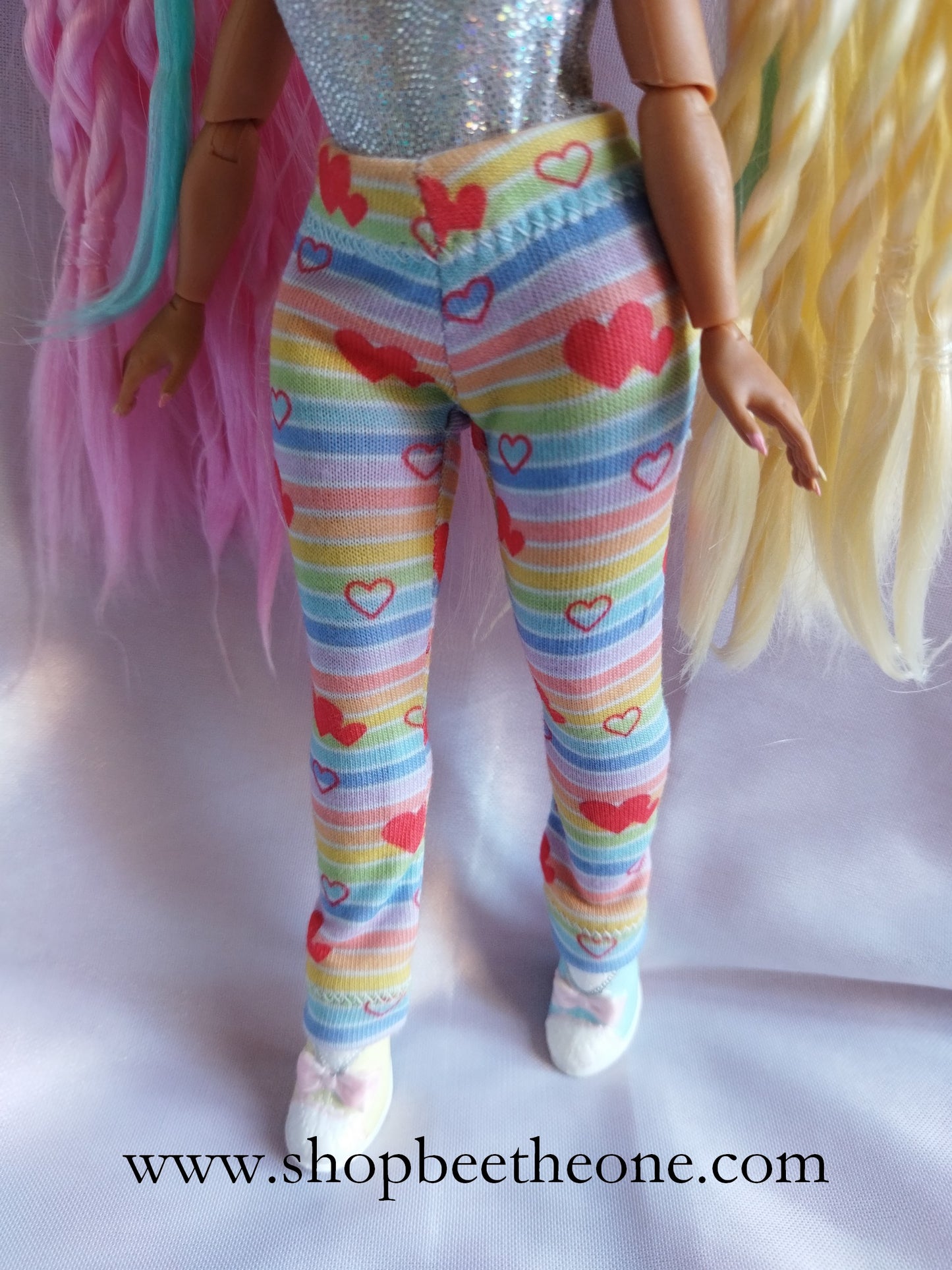 Pantalon collant leggings long motif rayures et coeurs pour poupées L.O.L Surprise! O.M.G - par Bee the One - Collection Basics