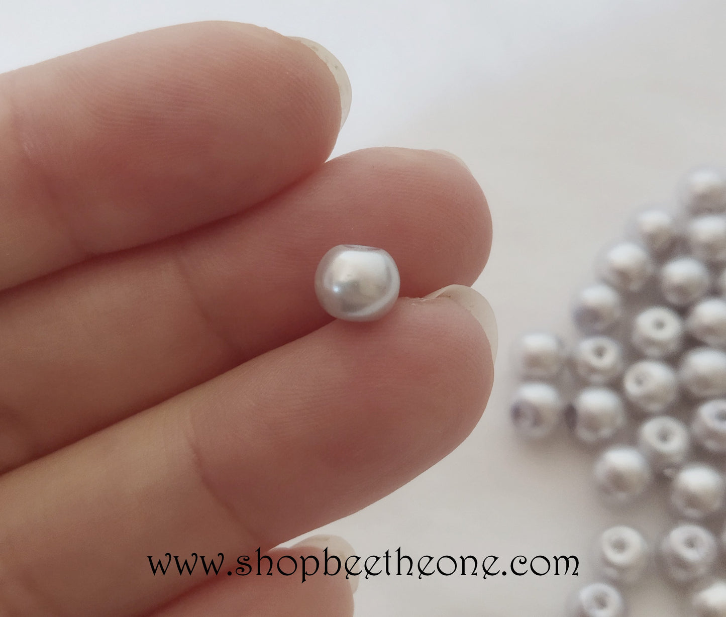 Perle ronde en plastique - 5-6 mm - gris clair