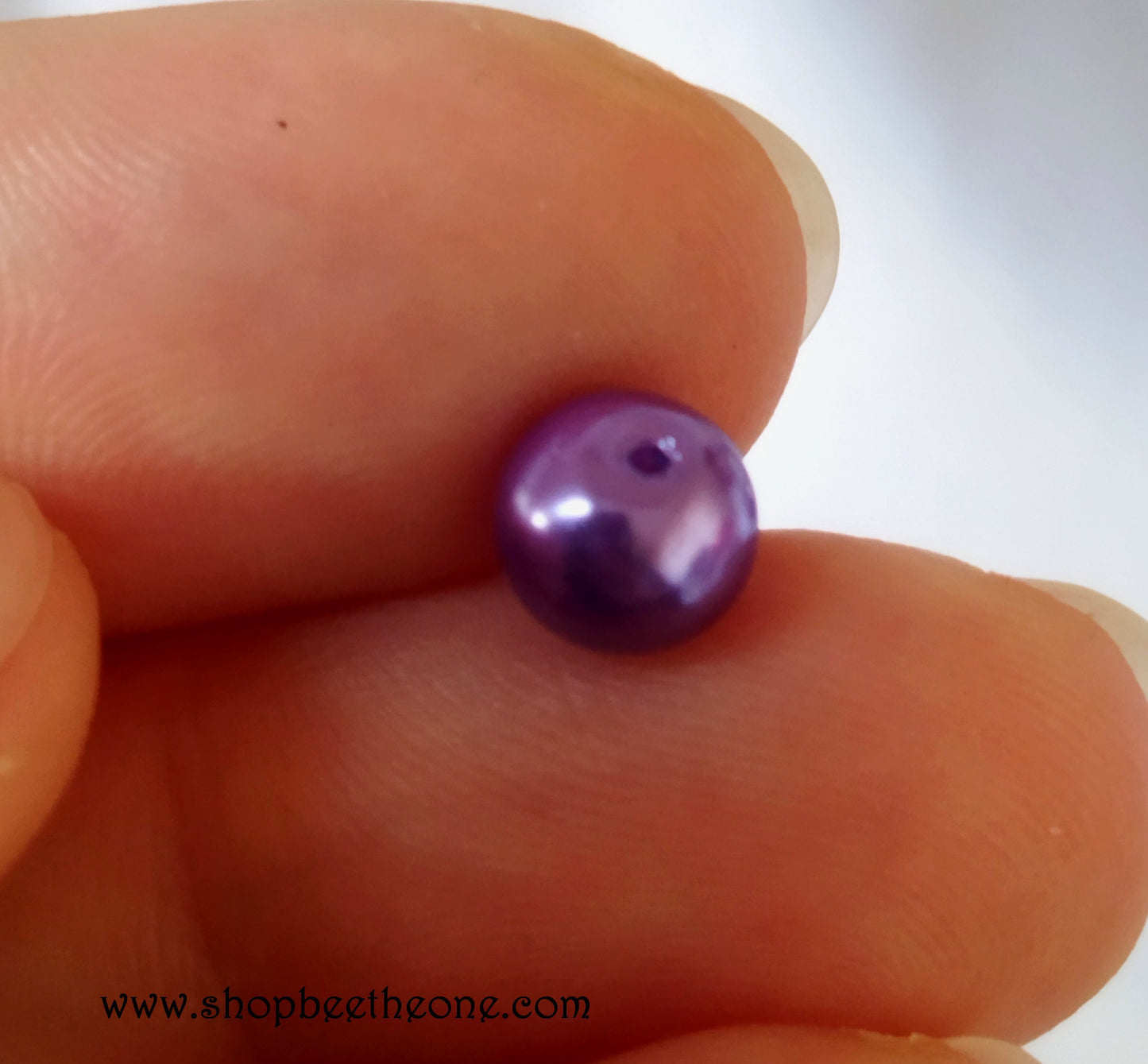 Perle ronde en plastique - 5-6 mm - violet foncé