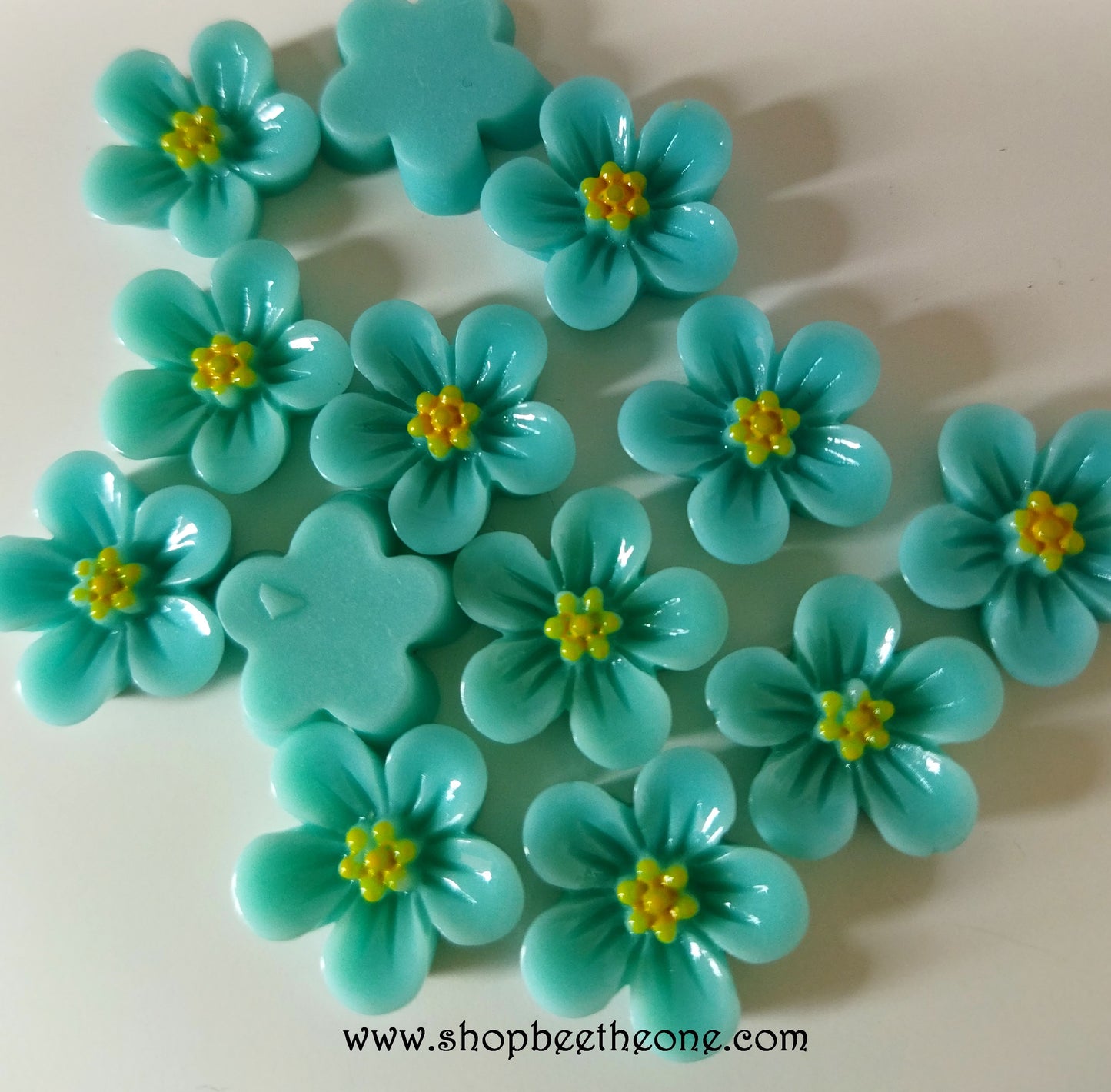 Cabochon plat "Petite Fleur" pour embellissement ou miniature - 18 mm - bleu/vert