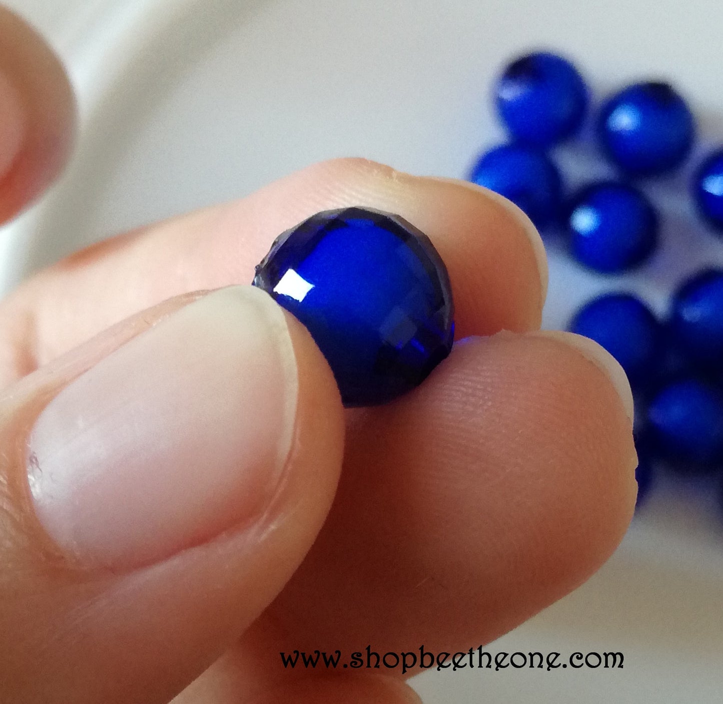 Perles ronde en plastique à facettes - 10 mm - bleu foncé