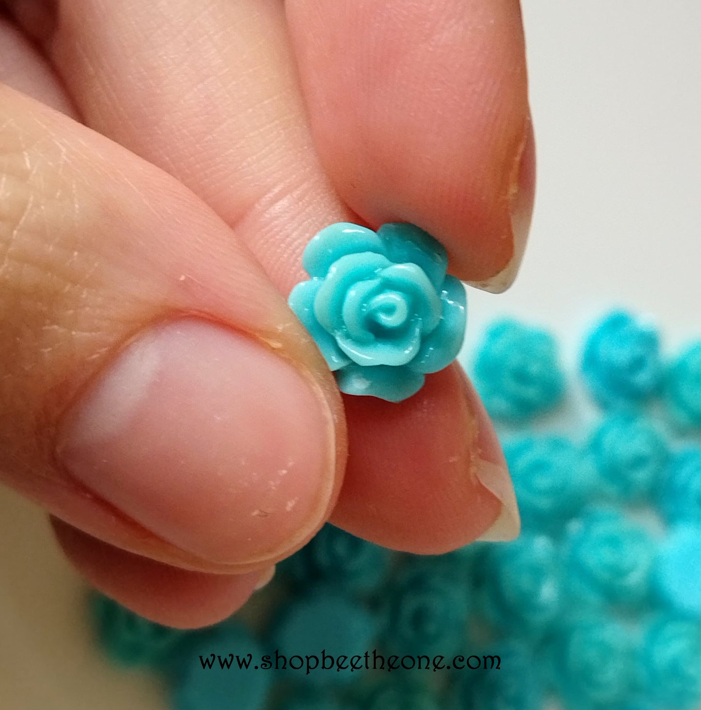 Cabochon plat "Petite Rose" pour embellissement ou miniature - 10 mm - bleu