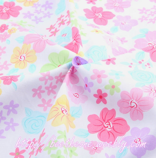 Coupon de tissu coton - Patchwork fleurs multicolores - Fond blanc - 50 x 40cm