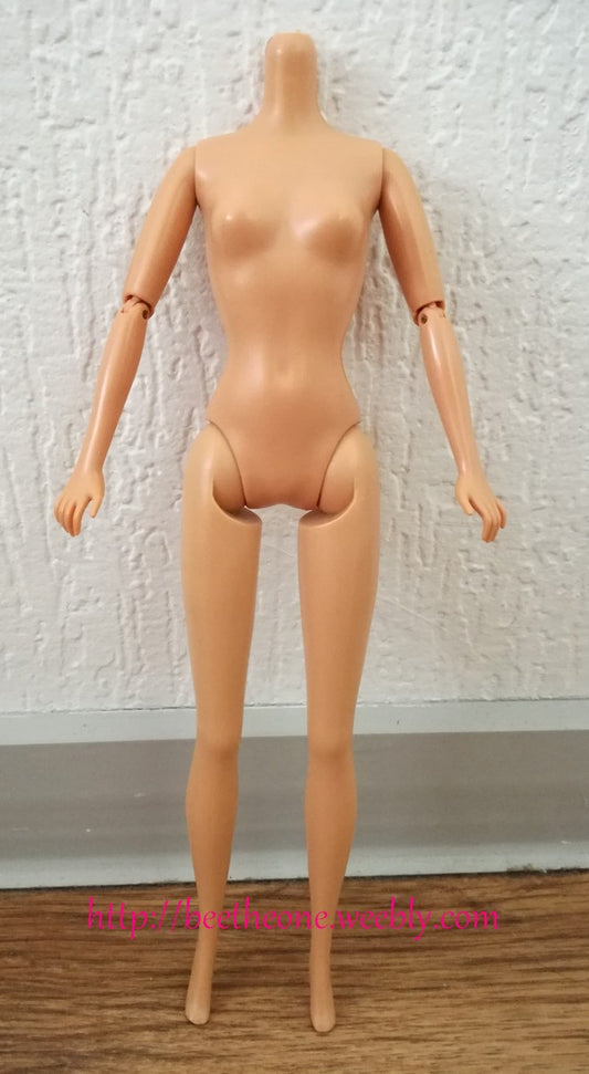 Corps Barbie inconnu - Mattel 1999 - Corps sans tête