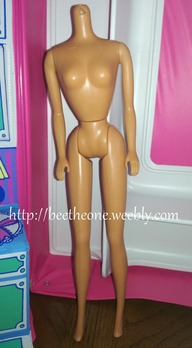Corps Barbie inconnu - Mattel 1966 - Corps sans tête