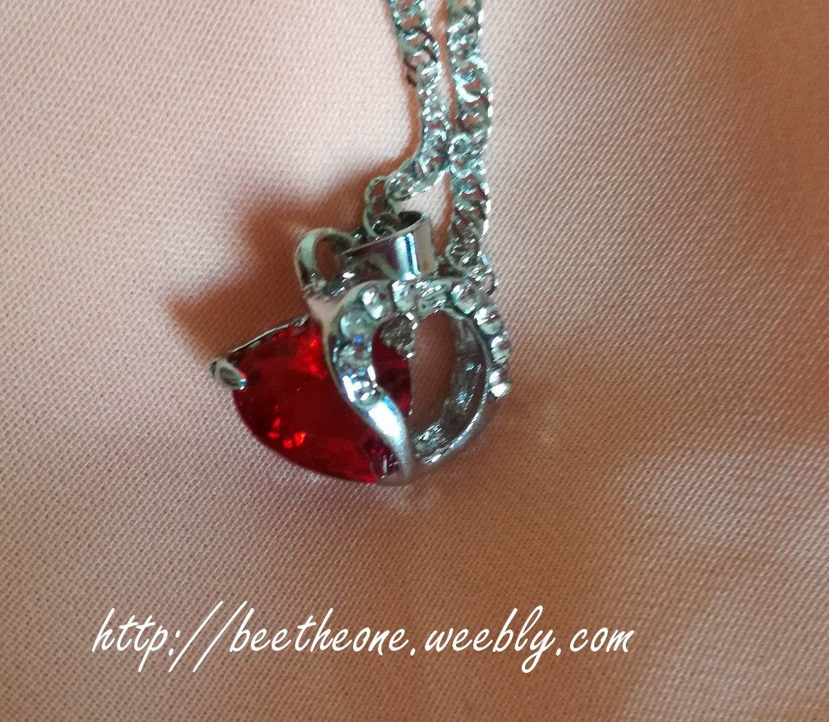 Pendentif coeur rouge en strass pour la Saint-Valentin Pendentif coeur rouge en strass pour la Saint-Valentin